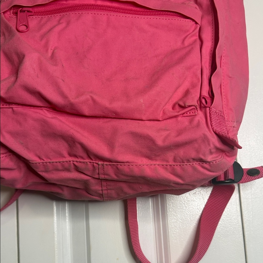 Fjallraven Kanken Hot Pink Backpack with Front Pocket - Picture 2 of 4